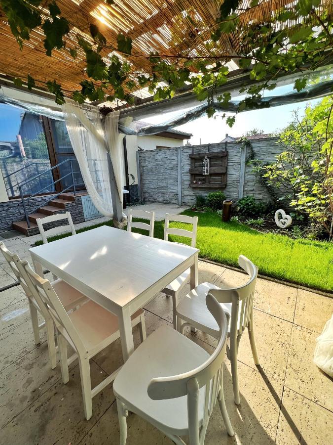 Ubytovani Hrusky Hrusky  Exteriér fotografie